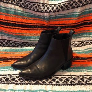 Black leather Chelsea boots size 7.5